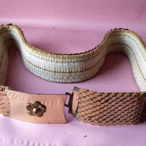 Gold Embellished Vintage Stretch Belt, 80's Fish Scale Metal Flower on Buckle - Picture 3 of 3